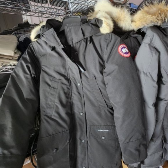 NEW: Canada Goose Trillium Down Parka w/ Genuine Coyote Fur Trim, Black, XXS - Picture 3 of 4